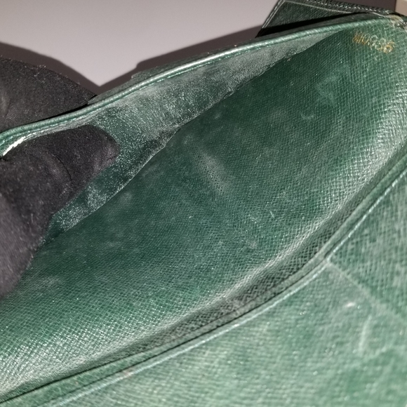 LOUIS VUITTON Vintage Taiga bifold wallet lime green Solid color France - Picture 14 of 16